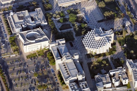 Головний кампус університету.