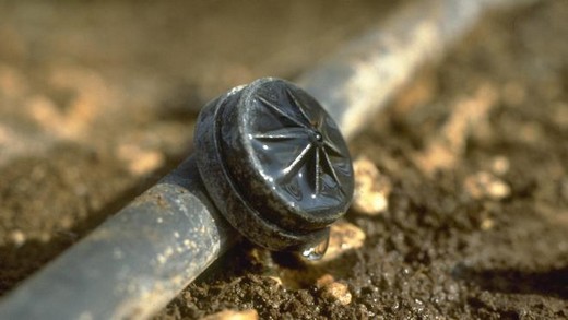 Крапельний пристрій, розроблений компанією «Нетафім».