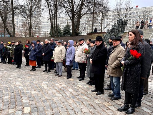 Участники церемонии в мемориальном комплексе «Яма»