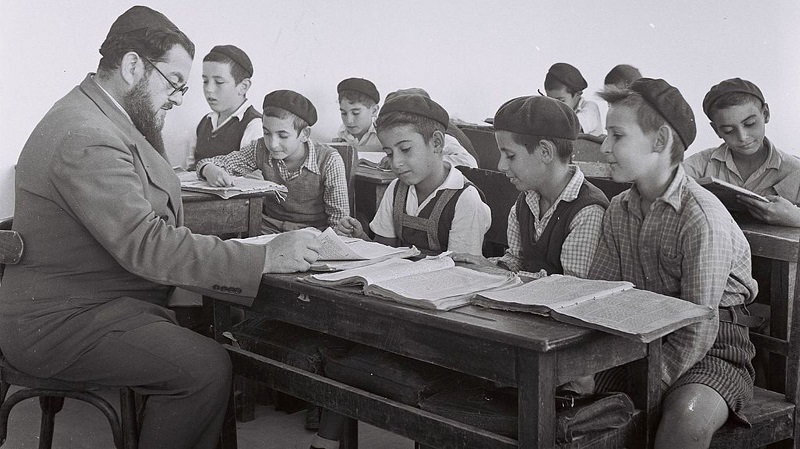 Изучение Торы в Тель-Авиве. 1946. Фото: Золтан Клугер