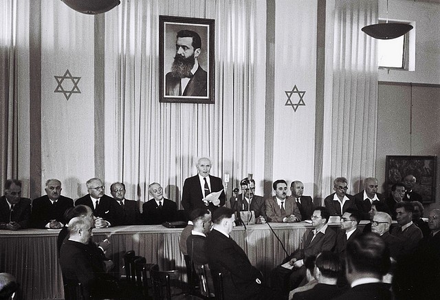 14 мая 1948 г. Давид Бен-Гурион зачитывает Декларацию независимости Израиля 14 мая 1948 г. Давид Бен-Гурион зачитывает Декларацию независимости Израиля