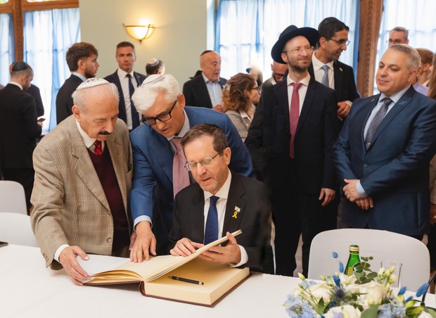 В ходе визита в хоральную синагогу Риги.